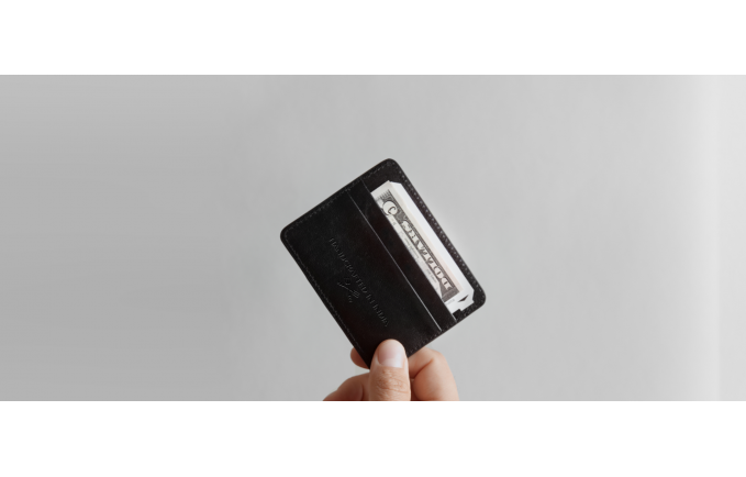 THE ULTRA SLIM LEATHER CARD HOLDER