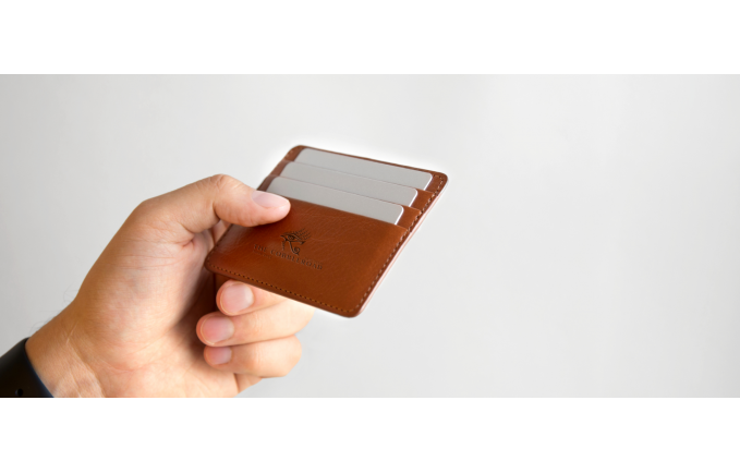THE ULTRA SLIM LEATHER CARD HOLDER